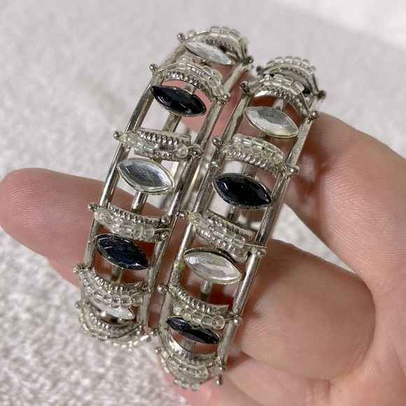 Vintage Elegant Silver and Black Metal Bracelet Set - Picture 5 of 9